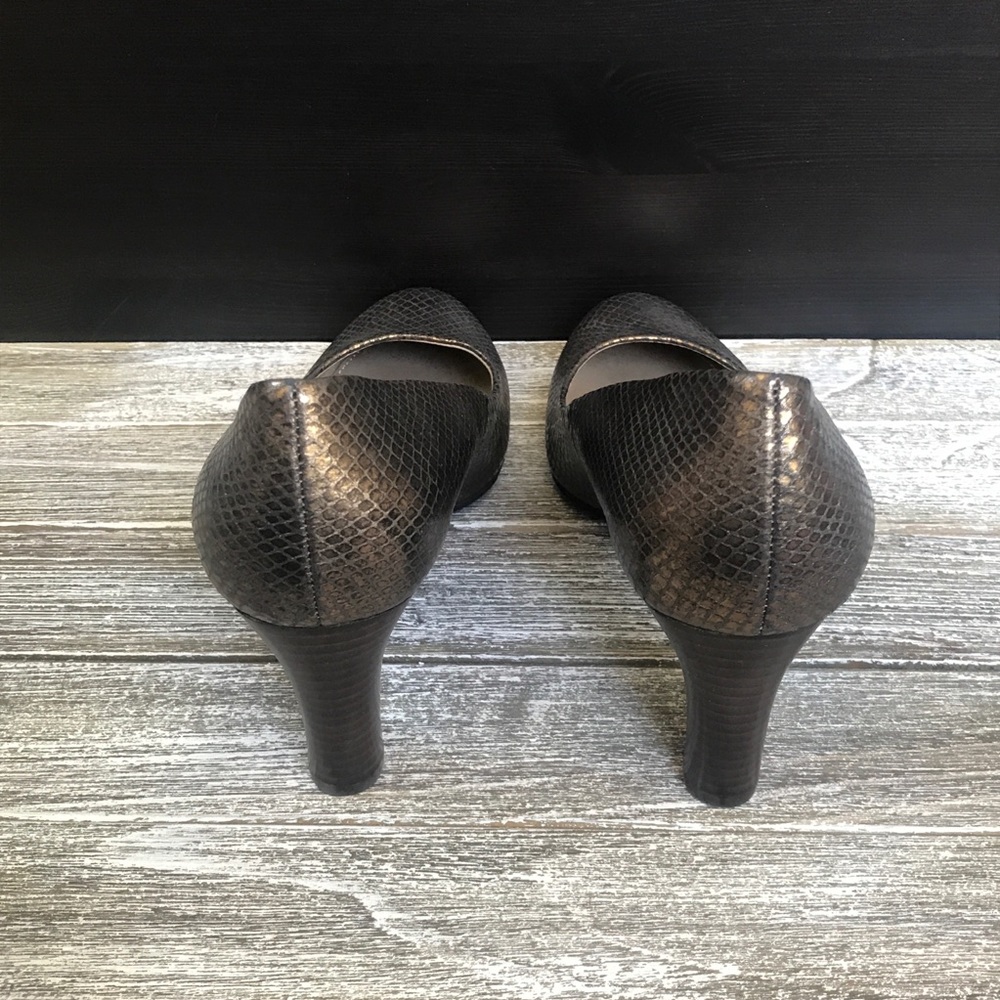 ⭐️ New Liz Claiborne Faux Snake Skin  Heels - Picture 3 of 7